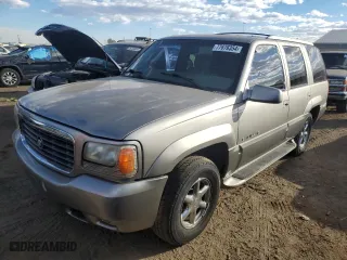 2000 Cadillac Escalade with VIN 1GYEK63R3YR218500, listed as a Copart auction lot 77676354 with 164,602 mi miles and Clean Title. Bid and sale history available at carsss.com. Image 1.