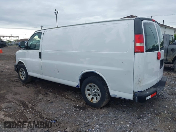 2013 Chevrolet Express Cargo z VIN 1GCSGAFX0D1171717, wystawiony jako IAAI lot #41996946 z przebiegiem 198 354 mil mil oraz . Historia ofert i sprzedaży dostępna na DreamBid. Obrazek 3.