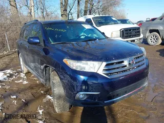 2011 Toyota Highlander with VIN 5TDBK3EH3BS080512, listed as a IAAI auction lot 41638857 with 251,903 mi miles. Bid and sale history available at carsss.com. Image 1.