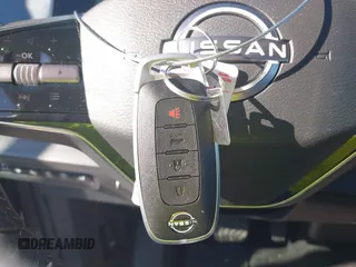 2024 Nissan ARIYA Platinum+ z VIN JN1DF0CD2RM740057, wystawiony jako IAAI lot #41824664 z przebiegiem 1167 mil mil oraz . Historia ofert i sprzedaży dostępna na DreamBid. Obrazek 11.