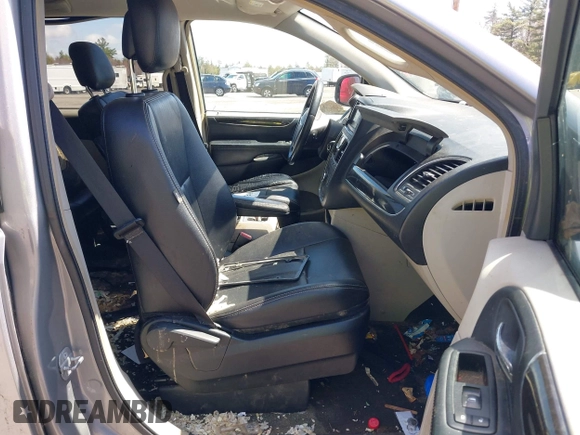 2014 Chrysler Town & Country Touring with VIN 2C4RC1BG9ER399146, listed as a IAAI auction lot 42095059 with 190,777 mi miles. Bid and sale history available at carsss.com. Image 5.