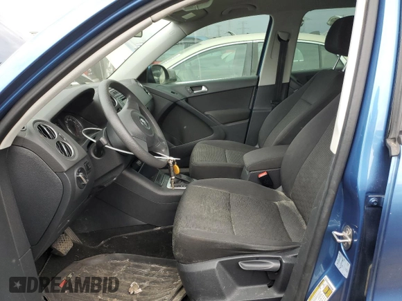 2017 Volkswagen Tiguan S z VIN WVGBV7AXXHK045196, wystawiony jako Copart lot #49369505 z przebiegiem 114 367 mil mil oraz Szkoda całkowita • Salvage title. Historia ofert i sprzedaży dostępna na DreamBid. Obrazek 7.