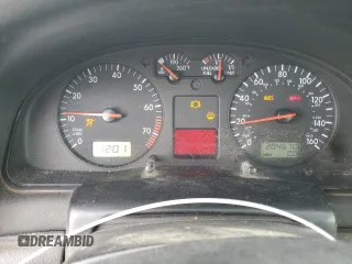 2000 Volkswagen Passat z VIN WVWMA23B3YP228438, wystawiony jako Copart lot #48724625 z przebiegiem 204 670 mil mil oraz Szkoda całkowita • Salvage title. Historia ofert i sprzedaży dostępna na DreamBid. Obrazek 9.