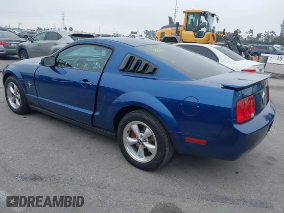 2007 Ford Mustang Deluxe with VIN 1ZVHT80N275215068, listed as a IAAI auction lot 41866367 with 174,791 mi miles. Bid and sale history available at carsss.com. Image 3.