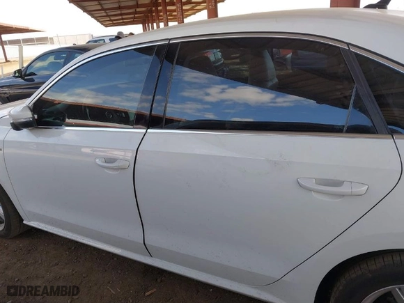 2015 Volkswagen Passat 1.8T S with VIN 1VWAT7A39FC109381, listed as a IAAI auction lot 41413429 with 132,150 mi miles. Bid and sale history available at carsss.com. Image 14.