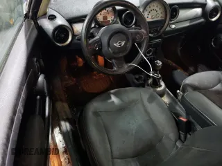 2011 MINI Clubman z VIN WMWZF3C51BTX81754, wystawiony jako Copart lot #64674524 z przebiegiem 109 083 mil mil oraz Szkoda całkowita • Salvage title. Historia ofert i sprzedaży dostępna na DreamBid. Obrazek 8.