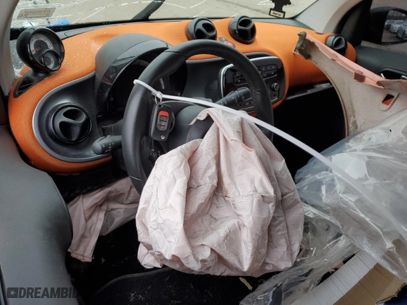 2019 Smart EQ fortwo pure with VIN WMEFJ9BA3KK410320, listed as a Copart auction lot 82931664 with NaN miles and Salvage Title. Bid and sale history available at carsss.com. Image 8.