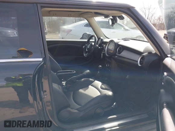2013 MINI Hardtop with VIN WMWSU3C54DT684526, listed as a IAAI auction lot 42012211 with 141,801 mi miles and . Bid and sale history available at DreamBid. Image 5.