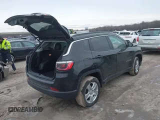 2022 Jeep Compass Latitude with VIN 3C4NJDBB9NT216660, listed as a IAAI auction lot 41505717 with 23,605 mi miles and . Bid and sale history available at DreamBid. Image 4.