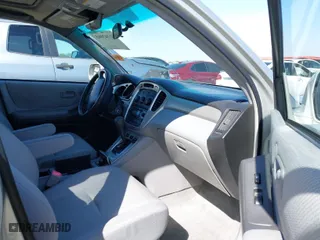 2004 Toyota Highlander with VIN JTEEP21A140009053, listed as a IAAI auction lot 41743965 with 204,882 mi miles. Bid and sale history available at carsss.com. Image 5.