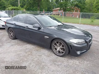2011 BMW 5 Series 535i xDrive z VIN WBAFU7C54BC778458, wystawiony jako IAAI lot #42377004 z przebiegiem 185 822 mil mil oraz . Historia ofert i sprzedaży dostępna na DreamBid. Obrazek 1.