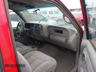 1997 Chevrolet Silverado 2500 z VIN 1GCGC29J8VE165494, wystawiony jako IAAI lot #42349016 z przebiegiem 92 705 mil mil oraz . Historia ofert i sprzedaży dostępna na DreamBid. Obrazek 5.