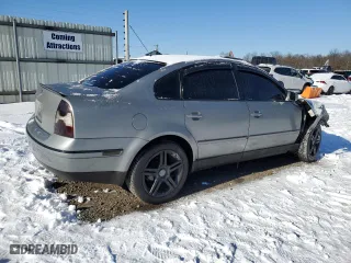 2002 Volkswagen Passat GLS with VIN WVWPD63B42P238060, listed as a Copart auction lot 89060265 with 192,701 mi miles and Salvage Title. Bid and sale history available at carsss.com. Image 3.