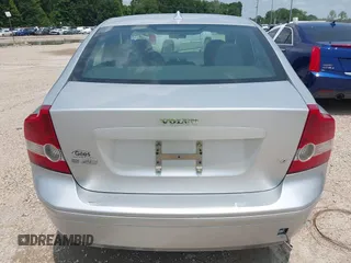 2006 Volvo S40 2.4L с VIN YV1MS382662222925, выставлен на аукционе IAAI как лот 42073893 с пробегом 204 456 миль миль и . История ставок и продаж доступна на DreamBid. Изображение 15.