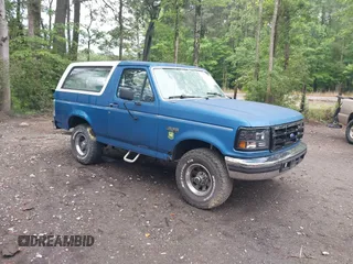 1992 Ford Bronco XL with VIN 1FMEU15N8NLA71453, listed as a IAAI auction lot 42169254 with 141,614 mi miles. Bid and sale history available at carsss.com. Image 1.