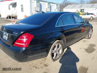 2013 Mercedes-Benz S-Class S 550 with VIN WDDNG9EB3DA499477, listed as a IAAI auction lot 41590018 with 64,547 mi miles. Bid and sale history available at carsss.com. Image 4.