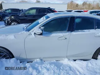 2021 BMW 3 Series 330i xDrive z VIN 3MW5R7J06M8C14597, wystawiony jako IAAI lot #41581041 z przebiegiem 8776 mil mil oraz . Historia ofert i sprzedaży dostępna na DreamBid. Obrazek 14.