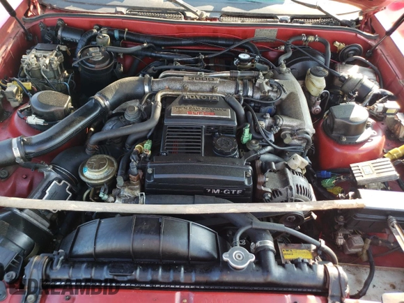 1988 Toyota Supra z VIN JT2MA71JXJ0094266, wystawiony jako Copart lot #59028715 z przebiegiem 133 654 mil mil oraz Czysty tytuł • Clean title. Historia ofert i sprzedaży dostępna na DreamBid. Obrazek 11.