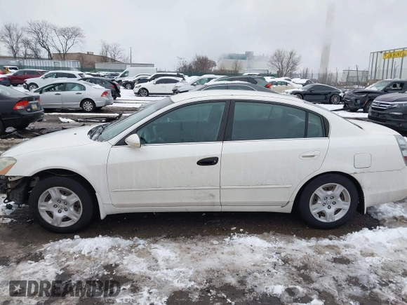 2004 Nissan Altima S with VIN 1N4AL11D64C137926, listed as a IAAI auction lot 41571445 with 124,147 mi miles. Bid and sale history available at carsss.com. Image 15.
