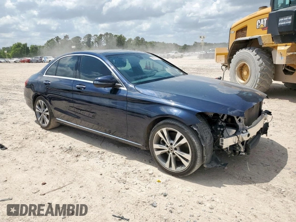 2020 Mercedes-Benz C 300 with VIN 55SWF8DB1LU326414, listed as a Copart auction lot 58717905 with 33,471 mi miles and Salvage title. Bid and sale history available at DreamBid. Image 4.