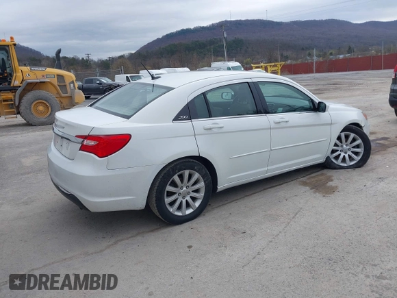 2014 Chrysler 200 Touring with VIN 1C3CCBBBXEN194954, listed as a IAAI auction lot 41939441 with 157,991 mi miles. Bid and sale history available at carsss.com. Image 4.