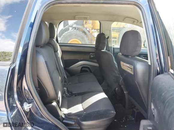 2011 Mitsubishi Outlander SE with VIN JA4AS3AW9BU017176, listed as a IAAI auction lot 41225424 with 188,497 mi miles. Bid and sale history available at carsss.com. Image 8.