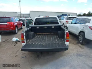 2001 Chevrolet Silverado 1500 LS with VIN 1GCEC19V81Z158505, listed as a IAAI auction lot 41697105 with 166,415 mi miles. Bid and sale history available at carsss.com. Image 17.