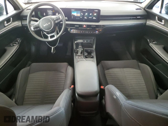 2025 Kia K5 LXS z VIN KNAG24J72S5301593, wystawiony jako Copart lot #58934805 z przebiegiem 19 649 mil mil oraz Czysty tytuł • Clean title. Historia ofert i sprzedaży dostępna na DreamBid. Obrazek 8.