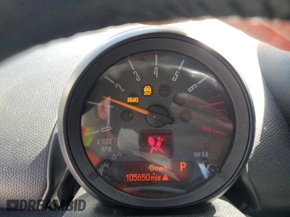 2015 MINI Countryman with VIN WMWZB3C51FWR44600, listed as a Copart auction lot 49440555 with 105,650 mi miles and Clean Title. Bid and sale history available at DreamBid. Image 9.