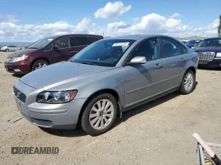 2005 Volvo S40 z VIN YV1MS382852046474, wystawiony jako Copart lot #56721225 z przebiegiem 113 108 mil mil oraz Szkoda całkowita • Salvage title. Historia ofert i sprzedaży dostępna na DreamBid. Obrazek 1.