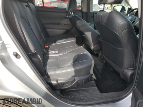 2022 Toyota Highlander XLE z VIN 5TDHZRBH9NS587335, wystawiony jako Copart lot #53280485 z przebiegiem 19 605 mil mil oraz Szkoda całkowita • Salvage title. Historia ofert i sprzedaży dostępna na DreamBid. Obrazek 12.