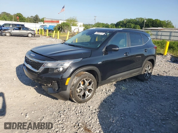 2023 Kia Seltos EX z VIN KNDERCAA8P7376662, wystawiony jako Copart lot #53665115 z przebiegiem 49 481 mil mil oraz Szkoda całkowita • Salvage title. Historia ofert i sprzedaży dostępna na DreamBid. Obrazek 1.