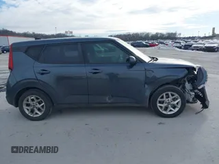 2020 Kia Soul LX with VIN KNDJ23AU2L7118161, listed as a IAAI auction lot 41402849 with 103,215 mi miles. Bid and sale history available at carsss.com. Image 13.
