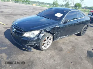 2013 Mercedes-Benz C 250 z VIN WDDGJ4HB1DF990996, wystawiony jako IAAI lot #42364935 z przebiegiem 108 916 mil mil oraz . Historia ofert i sprzedaży dostępna na DreamBid. Obrazek 17.