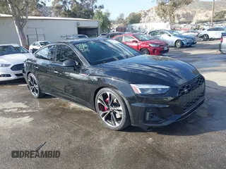 2021 Audi S5 Sportback Prestige z VIN WAUB4CF5XMA062973, wystawiony jako IAAI lot #41701594 z przebiegiem 105 963 mil mil oraz . Historia ofert i sprzedaży dostępna na DreamBid. Obrazek 1.