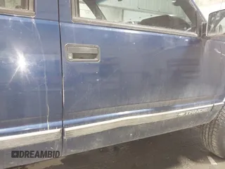 1999 Chevrolet Tahoe Z71 z VIN 1GNEK13R8XJ523049, wystawiony jako IAAI lot #41992101 z przebiegiem 180 169 mil mil oraz . Historia ofert i sprzedaży dostępna na DreamBid. Obrazek 6.