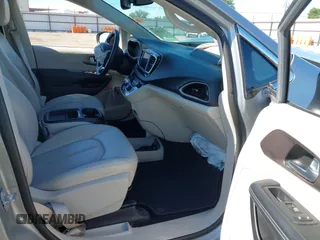 2021 Chrysler Voyager LXi z VIN 2C4RC1DG4MR568260, wystawiony jako IAAI lot #42187861 z przebiegiem Nie podano mil oraz . Historia ofert i sprzedaży dostępna na DreamBid. Obrazek 5.