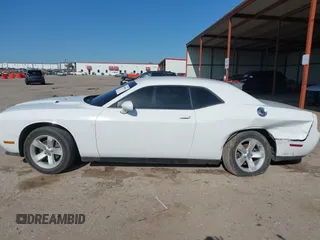 2013 Dodge Challenger SXT z VIN 2C3CDYAG7DH540656, wystawiony jako IAAI lot #41968868 z przebiegiem 110 907 mil mil oraz . Historia ofert i sprzedaży dostępna na DreamBid. Obrazek 15.