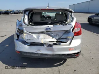 2013 Ford Focus Electric z VIN 1FADP3R45DL353574, wystawiony jako Copart lot #68591674 z przebiegiem 83 353 mil mil oraz Tytuł czysty. Historia ofert i sprzedaży dostępna na DreamBid. Obrazek 6.