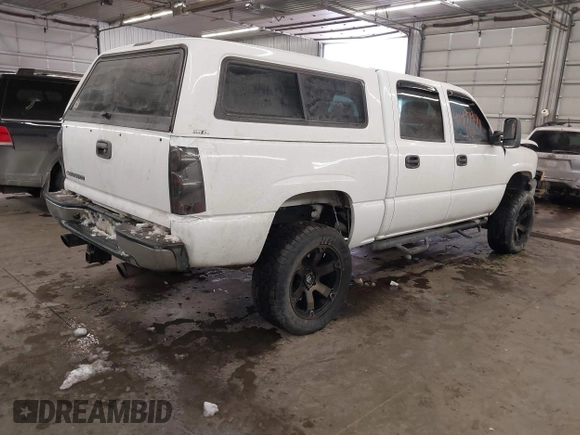 2006 Chevrolet Silverado 1500 LT1 with VIN 2GCEK13T961221041, listed as a IAAI auction lot 41497944 with 156,026 mi miles. Bid and sale history available at carsss.com. Image 4.