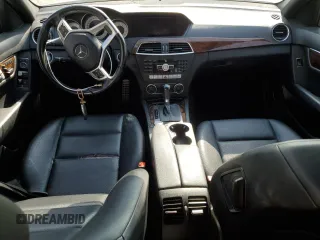2013 Mercedes-Benz C 300 Sport z VIN WDDGF8AB2DR269765, wystawiony jako Copart lot #53187405 z przebiegiem Nie podano mil oraz Szkoda całkowita • Salvage title. Historia ofert i sprzedaży dostępna na DreamBid. Obrazek 8.