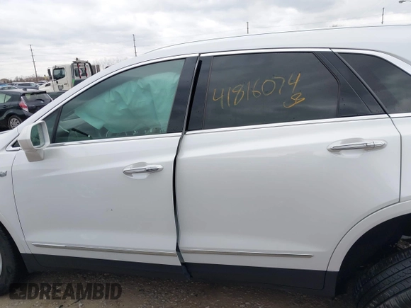 2019 Cadillac XT5 Premium Luxury FWD z VIN 1GYKNERS1KZ290754, wystawiony jako IAAI lot #41816074 z przebiegiem 91 585 mil mil oraz . Historia ofert i sprzedaży dostępna na DreamBid. Obrazek 14.