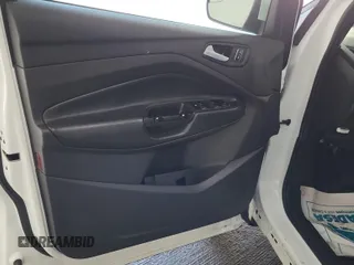 2017 Ford Escape SE z VIN 1FMCU0GD4HUB05330, wystawiony jako IAAI lot #42396863 z przebiegiem 66 420 mil mil oraz . Historia ofert i sprzedaży dostępna na DreamBid. Obrazek 23.