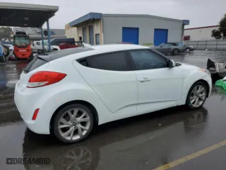 2016 Hyundai Veloster with VIN KMHTC6AD4GU260702, listed as a Copart auction lot 85373764 with 159,822 mi miles and Clean Title. Bid and sale history available at carsss.com. Image 3.