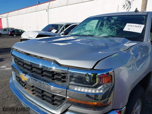 2018 Chevrolet Silverado 1500 LT with VIN 1GCVKREC0JZ157855, listed as a IAAI auction lot 41033669 with 127,315 mi miles. Bid and sale history available at carsss.com. Image 6.