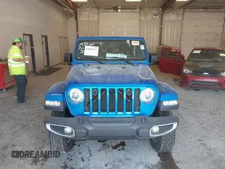 2020 Jeep Gladiator Sport S with VIN 1C6HJTAG8LL193845, listed as a IAAI auction lot 42085533 with 121,134 mi miles. Bid and sale history available at carsss.com. Image 12.