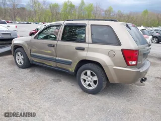 2005 Jeep Grand Cherokee Laredo with VIN 1J4GR48K35C510327, listed as a IAAI auction lot 42026081 with 260,377 mi miles. Bid and sale history available at carsss.com. Image 3.