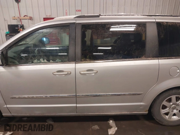 2011 Chrysler Town & Country Touring with VIN 2A4RR5DG0BR735274, listed as a IAAI auction lot 41845820 with 163,440 mi miles and . Bid and sale history available at DreamBid. Image 14.