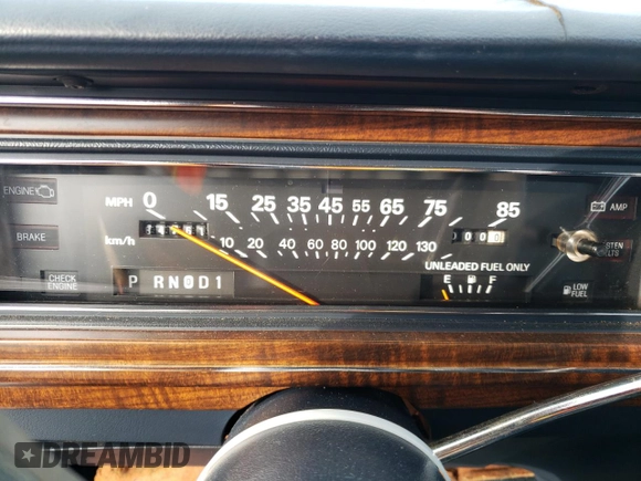 1989 Ford Crown Victoria z VIN 2FABP74F2KX141884, wystawiony jako Copart lot #74934494 z przebiegiem 84 761 mil mil oraz Szkoda całkowita • Salvage title. Historia ofert i sprzedaży dostępna na DreamBid. Obrazek 9.