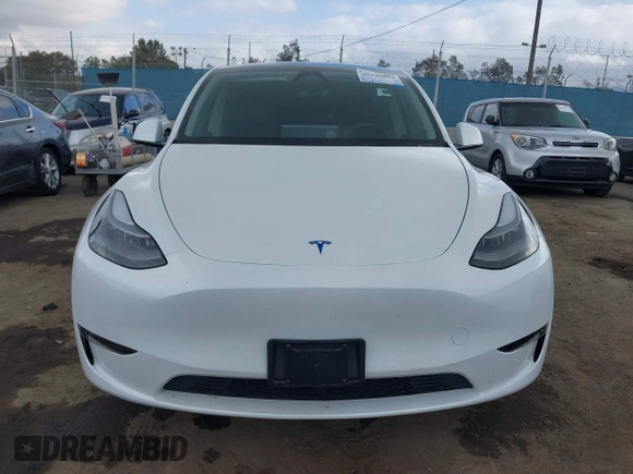 2024 Tesla Model Y Long Range with VIN 7SAYGDEE5RF036018, listed as a IAAI auction lot 42120803 with 25,347 mi miles. Bid and sale history available at carsss.com. Image 12.